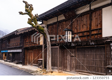 <長野縣>木曾的驛站町妻籠宿降雪 123350755