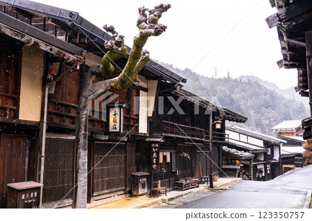 <長野縣>木曾的驛站町妻籠宿降雪 123350757
