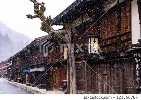 <長野縣>木曾的驛站町妻籠宿降雪 123350767