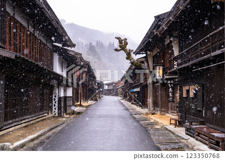 <長野縣>木曾的驛站町妻籠宿降雪 <長野縣>木曾的驛站町妻籠宿降雪 123350768
