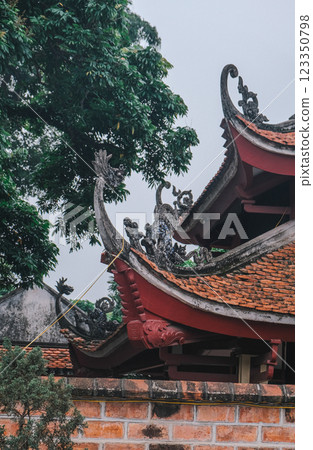 Traditional Asian Architecture showcases ornate rooftops, unique beauty, and cultural significance Traditional Asian Architecture showcases ornate rooftops, unique beauty, and cultural significance 123350798