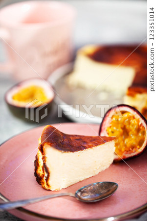 San Sebastian Burnt Basque cheesecake 123351014