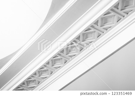 Geometric Patterned Ceiling Cornice with Detailed Craftsmanship in Minimal Design 123351469