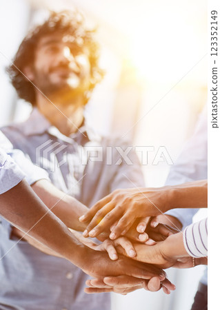Successful Corporate Collaboration with Happy Professionals Successful Corporate Collaboration with Happy Professionals 123352149