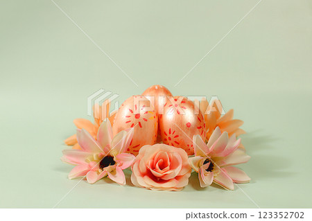 Abstract easter composition with painted golden eggs, bunny and spring flowers. Holiday design template and banner for screen, minimal easter concept, selective focus.. 123352702