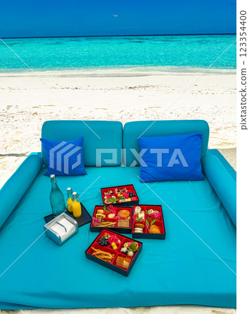 Sandbank experience with picnic in Gaafu Dhaalu Atoll Maguhdhuvaa Island, Maldives 123354400