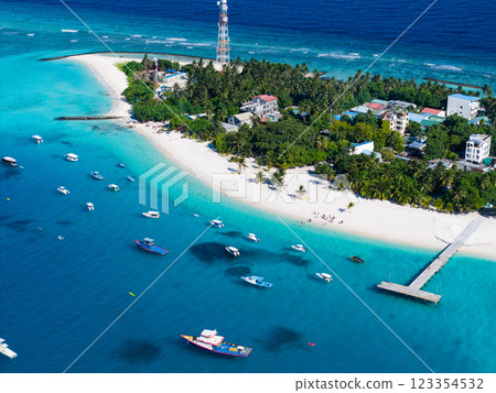View of Fulidhoo island in the Maldives 123354532