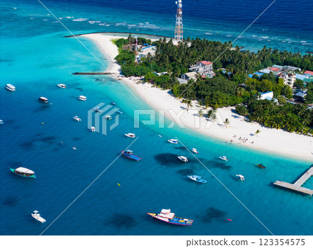 View of Fulidhoo island in the Maldives 123354575
