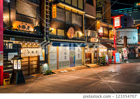 Asakusa street view in Tokyo, Japan Asakusa street view in Tokyo, Japan 123354707