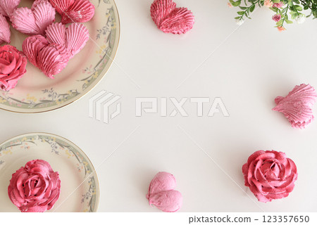 Romantic flat lay with rose and heart shape marshmallow. Valentine's Day celebration 123357650