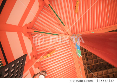 拍攝京都府八幡市朱紅色的八角堂 123358132
