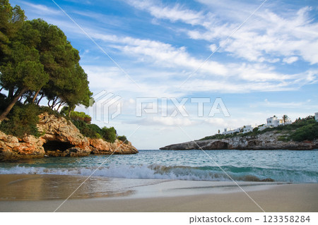 horizon on a beautiful seascape from a rocky shore horizon on a beautiful seascape from a rocky shore 123358284