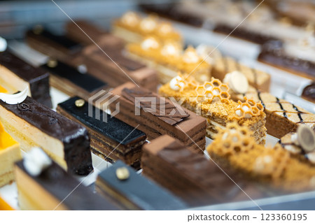 various delicious sweet pastries in the shop window. 123360195