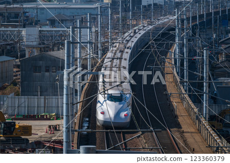 日本岡山縣岡山市的新幹線子彈列車 日本岡山縣岡山市的新幹線子彈列車 123360379