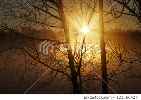 暴風雨和日出 123360427