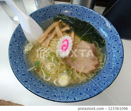 A specialty of Kasukabe Station, where the elevated construction is progressing! Standing ramen on the platform is a little unusual... Kasukabe ramen A specialty of Kasukabe Station, where the elevated construction is progressing! Standing ramen on the platform is a little unusual... Kasukabe ramen 123361096