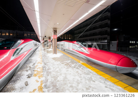 [秋田新幹線] 停靠秋田站的小町號列車 123361226
