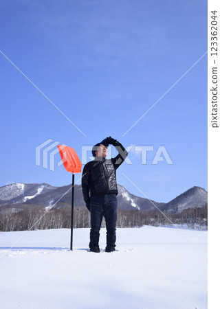 The lifestyle of an elderly person living in the countryside in a heavy snow area The lifestyle of an elderly person living in the countryside in a heavy snow area 123362044