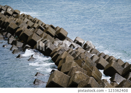 Wave breakers and ocean views 123362408