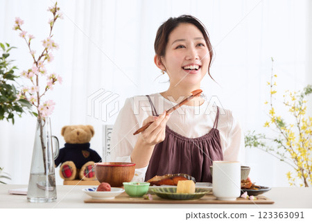 A woman eating breakfast at a dining 123363091