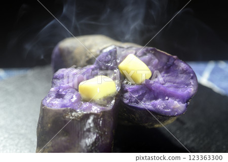 Steaming purple sweet potato butter Steaming purple sweet potato butter 123363300