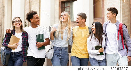 Cheerful college students walking together after study, resting in campus 123365237