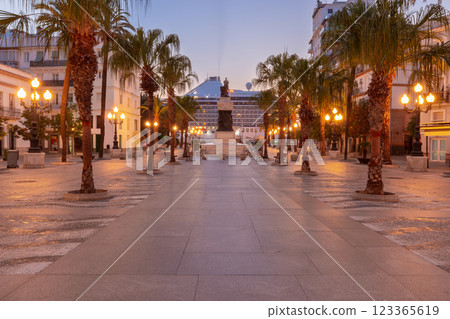 Plaza de San Juan de Dios at Dawn, Cadiz, Spain Plaza de San Juan de Dios at Dawn, Cadiz, Spain 123365619