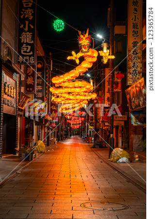 <Kanagawa Prefecture> Dragon lanterns shining late at night in the deserted Yokohama Chinatown 123365784