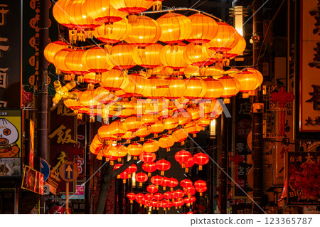 <Kanagawa Prefecture> Dragon lanterns shining late at night in the deserted Yokohama Chinatown 123365787