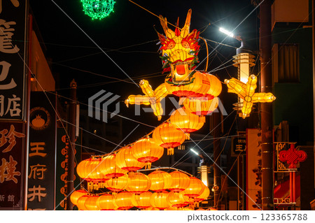<Kanagawa Prefecture> Dragon lanterns shining late at night in the deserted Yokohama Chinatown <Kanagawa Prefecture> Dragon lanterns shining late at night in the deserted Yokohama Chinatown 123365788