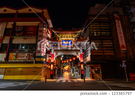 Kanagawa Prefecture: The empty Chinatown in Yokohama, China Gate shining late at night 123365797