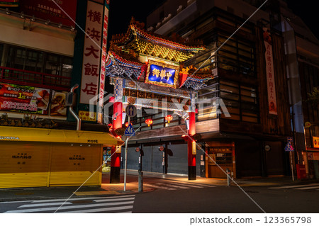 Kanagawa Prefecture: The empty Chinatown in Yokohama, China Gate shining late at night 123365798