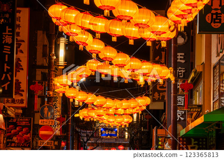 <神奈川縣>深夜在冷清的橫濱中華街閃耀的龍燈 <神奈川縣>深夜在冷清的橫濱中華街閃耀的龍燈 123365813
