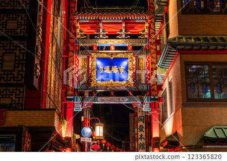 神奈川縣:橫濱唐人街空無一人,中華門深夜閃閃發光 神奈川縣:橫濱唐人街空無一人,中華門深夜閃閃發光 123365820
