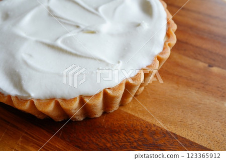Cream cheese tart on a wooden board Cream cheese tart on a wooden board 123365912