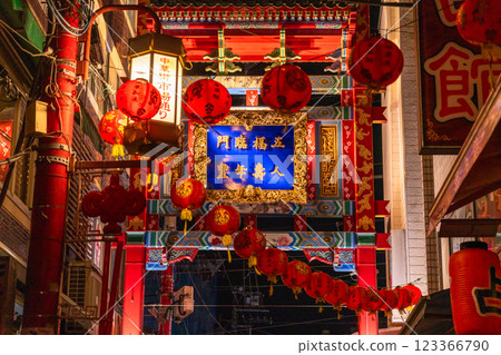 Kanagawa Prefecture: The empty Chinatown in Yokohama, China Gate shining late at night Kanagawa Prefecture: The empty Chinatown in Yokohama, China Gate shining late at night 123366790