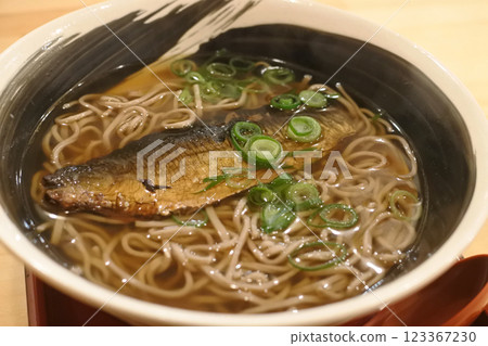 新鮮的蕎麥麵 123367230