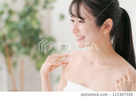 年輕女性的美麗形象 年輕女性的美麗形象 123367388