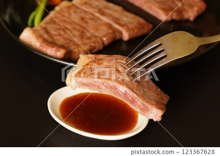 Kuroge Wagyu beef sirloin steak 123367628