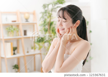 年輕女性的美麗形象 123367631