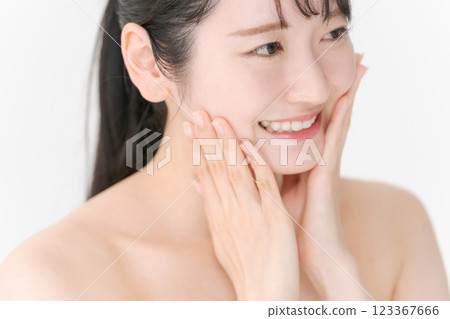 年輕女性的美麗形象 123367666