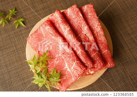 Specially selected lean slices of Japanese black beef 123368585