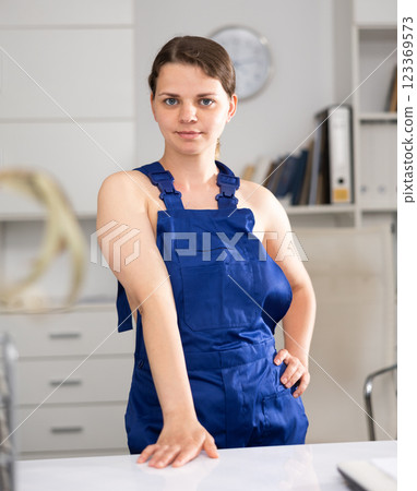 Naked female cleaning service worker in office Naked female cleaning service worker in office 123369573