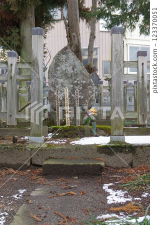 The grave of Matsudaira Tadateru at Teisho-in in Suwa, Shinshu, the final resting place of Tokugawa Ieyasu's sixth son, a brilliant and courageous man who was imprisoned. 123370051