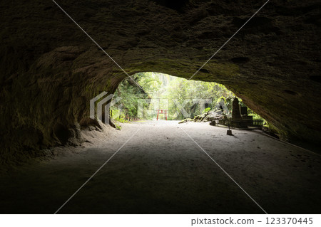 Mizonokuchi Cave, famous as a mysterious place in Soo City, Kagoshima Prefecture 123370445