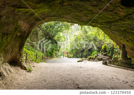 Mizonokuchi Cave, famous as a mysterious place in Soo City, Kagoshima Prefecture Mizonokuchi Cave, famous as a mysterious place in Soo City, Kagoshima Prefecture 123370450