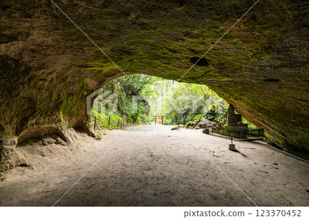 Mizonokuchi Cave, famous as a mysterious place in Soo City, Kagoshima Prefecture Mizonokuchi Cave, famous as a mysterious place in Soo City, Kagoshima Prefecture 123370452