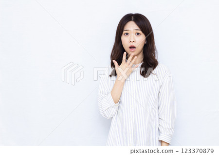Surprised woman Surprised woman 123370879