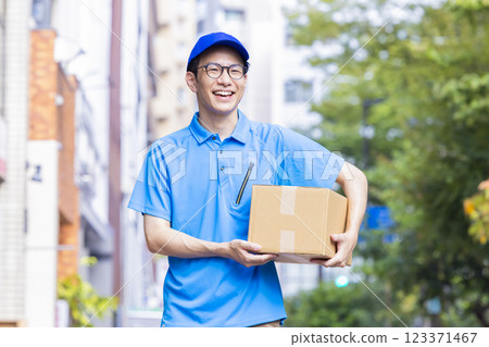 Logistics: Driver transporting luggage 123371467