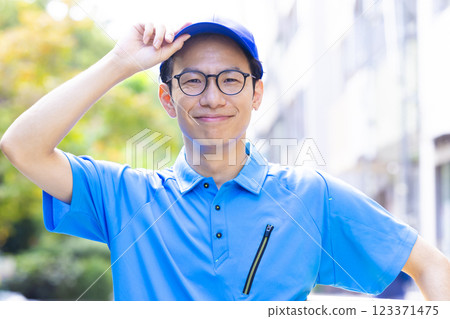 物流：司機運送行李 123371475